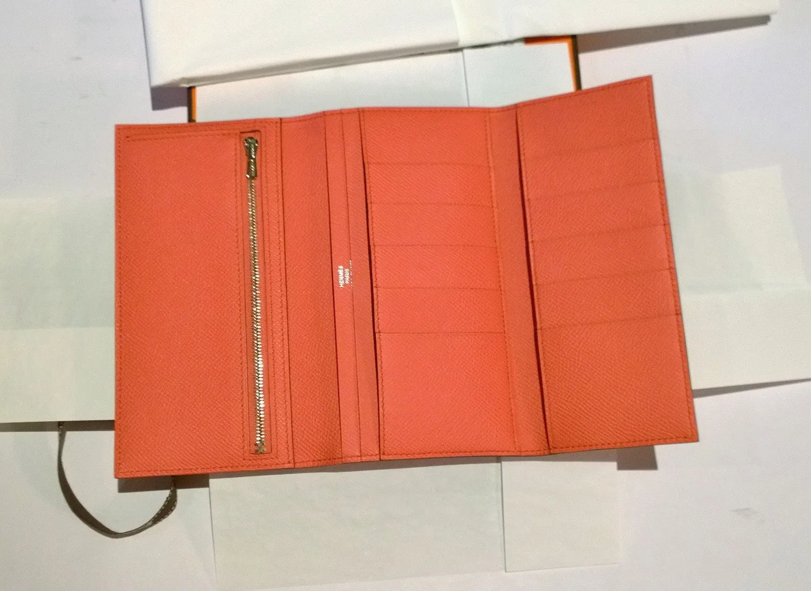 Hermès Bearn Verso Tri Fold Wallet Rouge Casaque Flamingo Portefeuille 2 Plis Bico Lore Veau Epsom New
