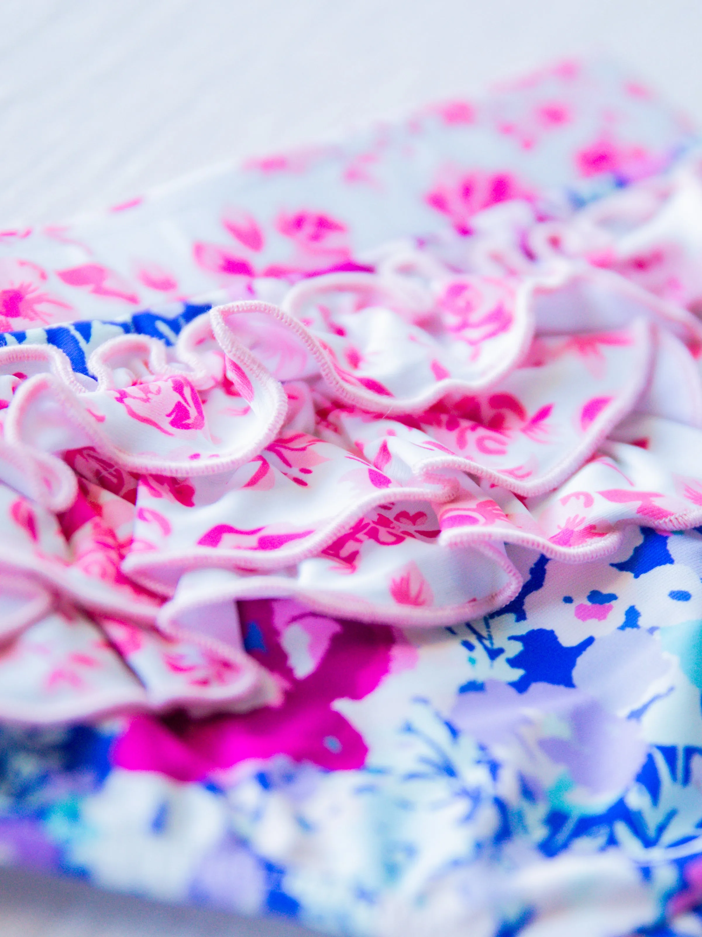 Miki Rash Guard - Pastel Carnations